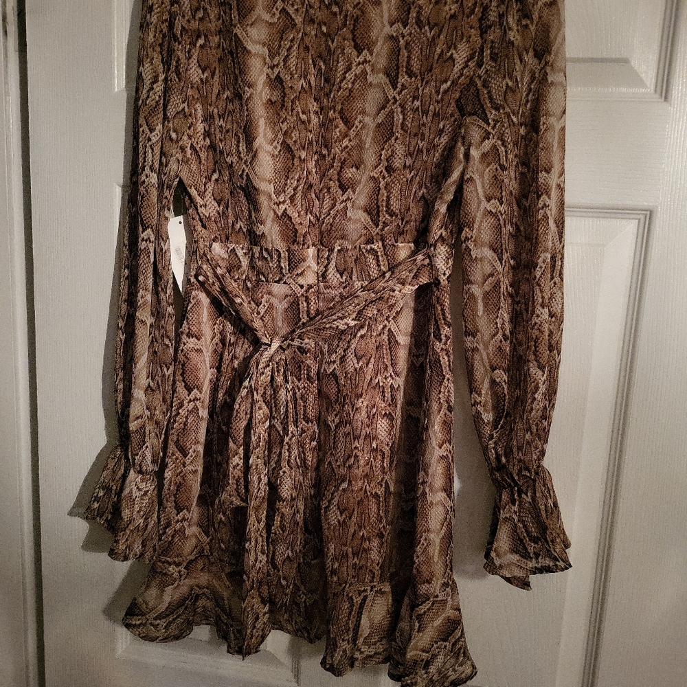 Mod On Trend Snake Dress - Picture 5 of 5